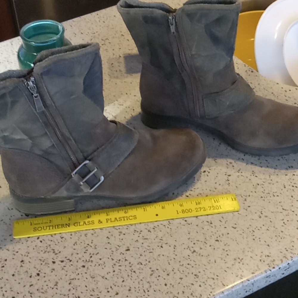 Ladies size 9.5 Clark's boots - Picture 3 of 8